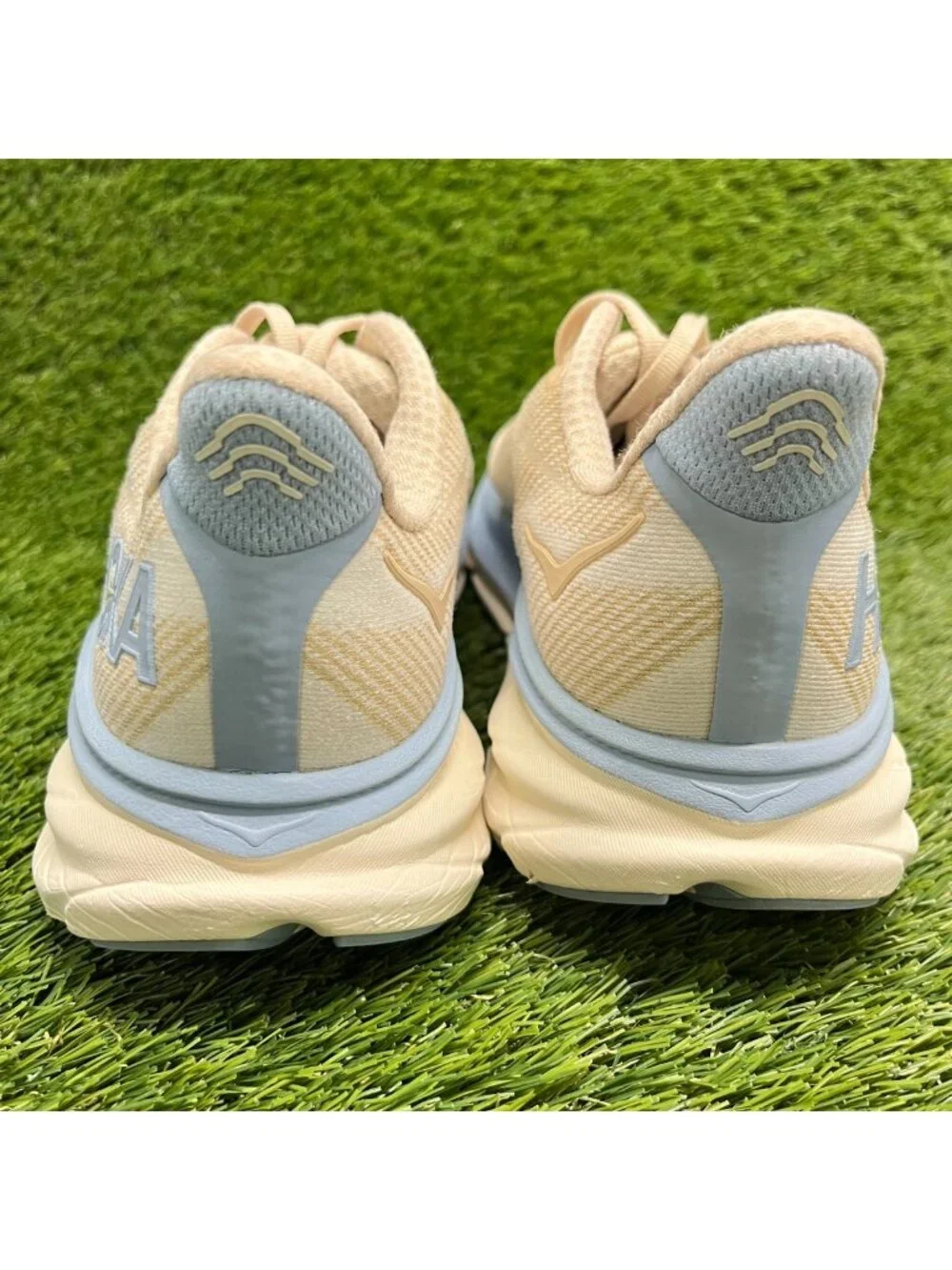 Hoka One One Clifton 9 Womens Size 8 Ivory Blue Athletic Running Shoes Sneakers